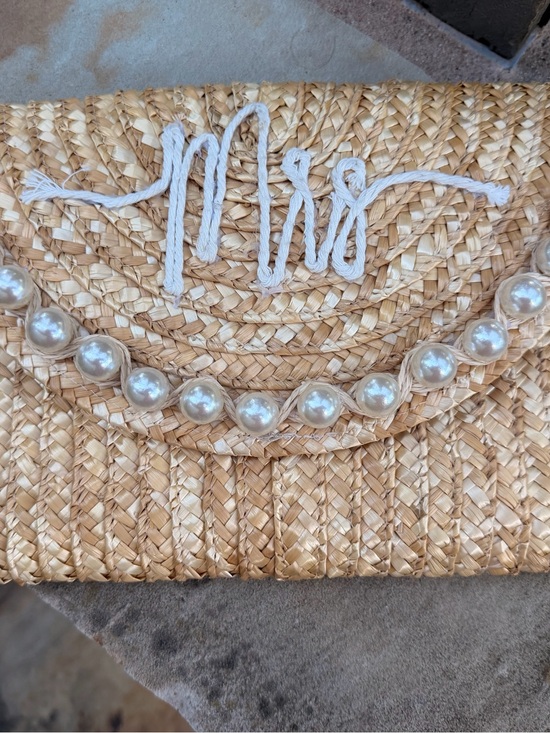 Shiraleah Handbags - Shiraleah Mrs. Pearl Woven Straw Clutch